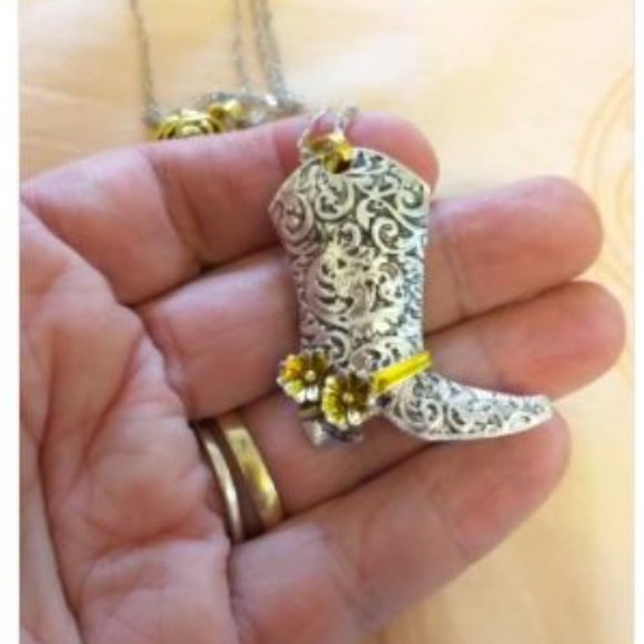Vintage Western Pendant Rose Flower Boot Necklace - Picture 3 of 3